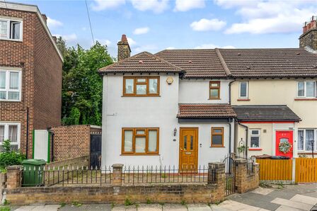 4 bedroom End Terrace House for sale