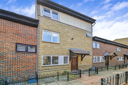 5 bedroom Mid Terrace House for sale