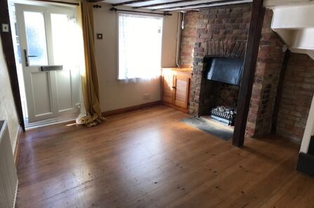 2 bedroom Mid Terrace House to rent