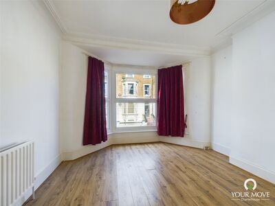 Canterbury Road, 1 bedroom Flat to rent, &pound;775 pcm