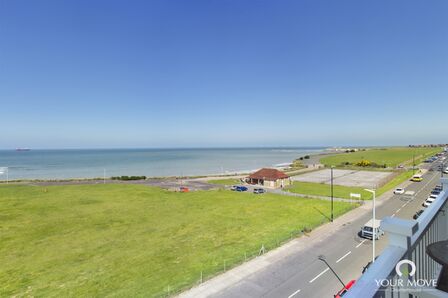 Palm Bay Avenue, 2 bedroom  Flat for sale, £300,000