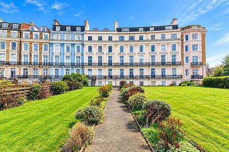 Royal Crescent, 2 bedroom Flat for sale, &pound;300,000