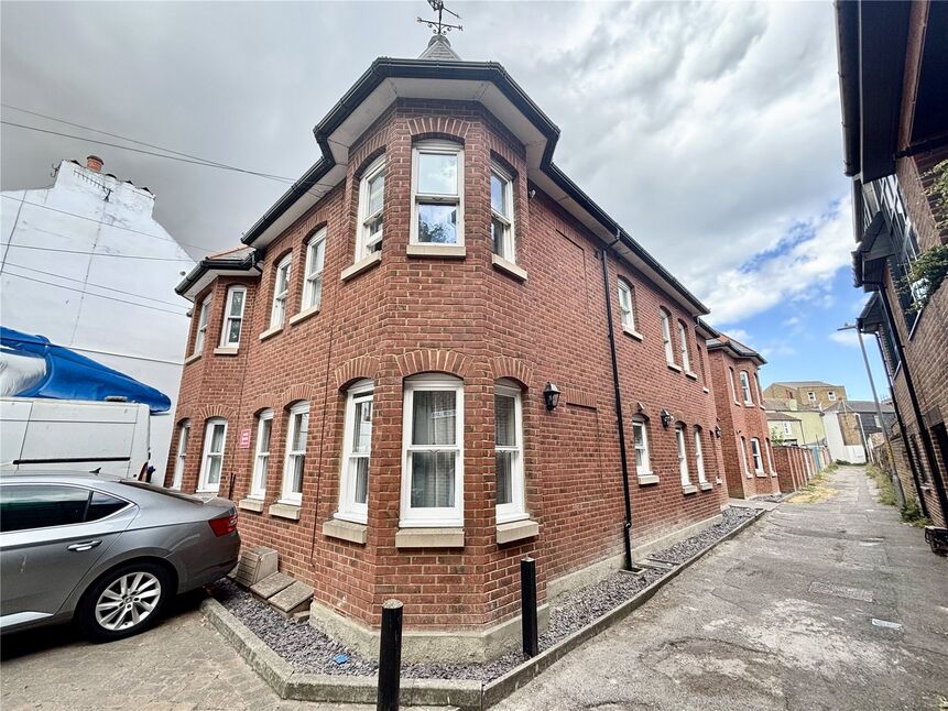 Main image of 1 bedroom Flat to rent, Victoria Road, Margate, Kent, CT9
