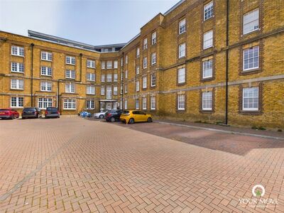 Canterbury Road, 4 bedroom  Flat for sale, £400,000