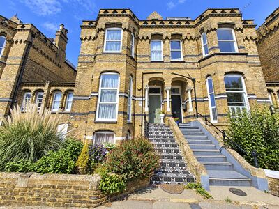 Clarendon Road, 7 bedroom Mid Terrace House for sale, &pound;650,000