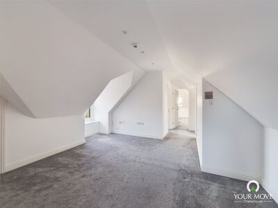 High Street, 2 bedroom  Flat to rent, £1,100 pcm