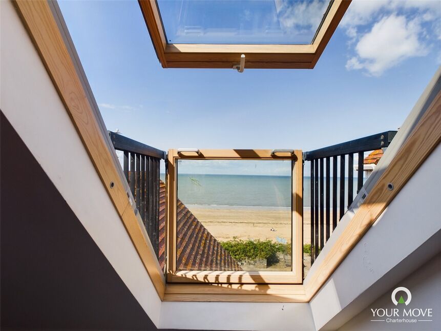 Main image of 1 bedroom Flat for sale, Royal Esplanade, Margate, Kent, CT9