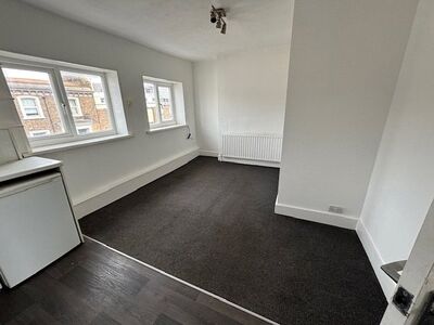 Canterbury Road, 1 bedroom  Flat to rent, £650 pcm