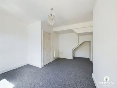 Station Road, 2 bedroom  Flat to rent, £950 pcm