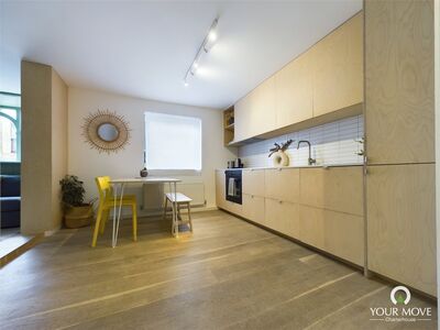 King Street, 2 bedroom Flat to rent, &pound;950 pcm