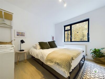 King Street, 2 bedroom Flat to rent, &pound;1,050 pcm