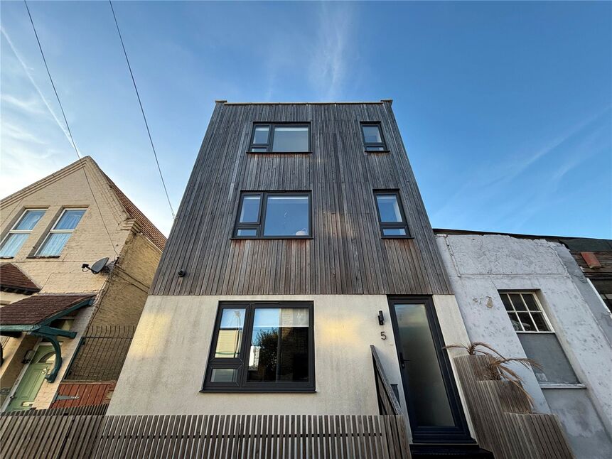 Main image of 4 bedroom Flat to rent, Dane Hill, Margate, Thanet, CT9