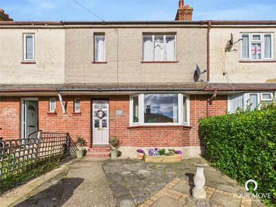 3 bedroom Mid Terrace House for sale