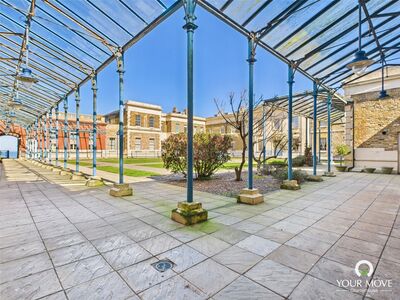 The Royal Seabathing, 2 bedroom  Flat for sale, £270,000