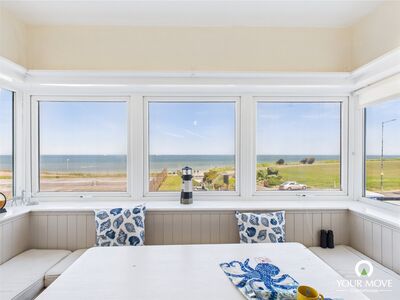 Northumberland Avenue, 2 bedroom  Flat for sale, £300,000