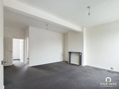 Station Road, 2 bedroom  Flat for sale, £150,000