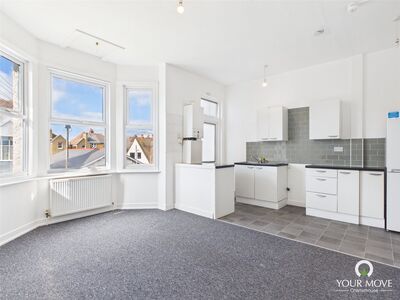 Lyndhurst Avenue, 1 bedroom Flat for sale, &pound;120,000
