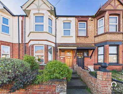 3 bedroom Mid Terrace House for sale