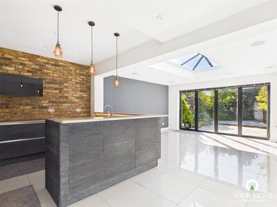 3 bedroom Mid Terrace House for sale