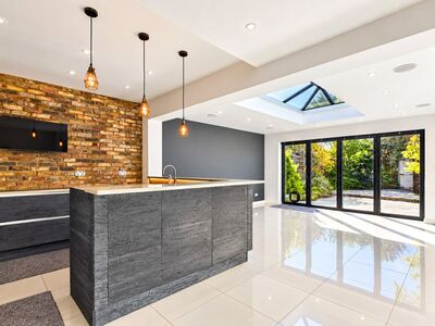 3 bedroom Mid Terrace House for sale