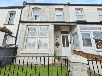 3 bedroom Mid Terrace House for sale