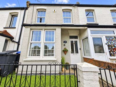 3 bedroom Mid Terrace House for sale