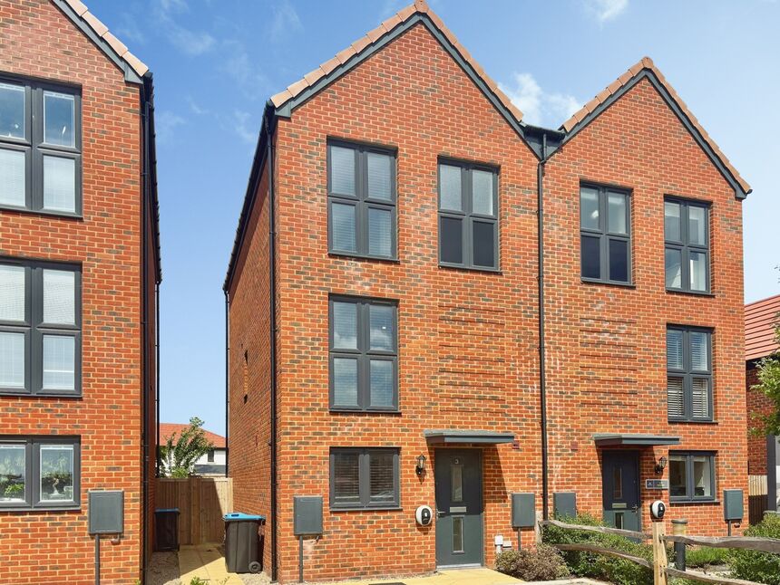 Main image of 3 bedroom Semi Detached House to rent, Saxon Square, Ramsgate, Kent, CT12