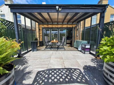 3 bedroom Mid Terrace House for sale