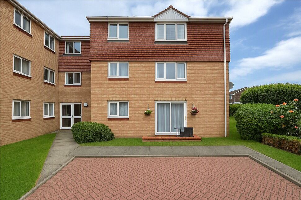 Main image of 1 bedroom Flat for sale, Waltham Close, Cliftonville, Kent, CT9