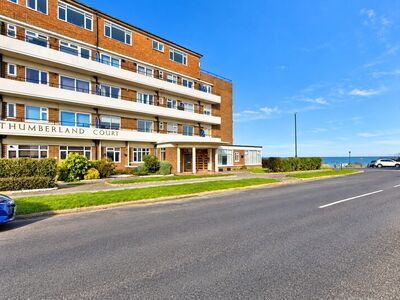 Northumberland Avenue, 2 bedroom Flat for sale, &pound;170,000