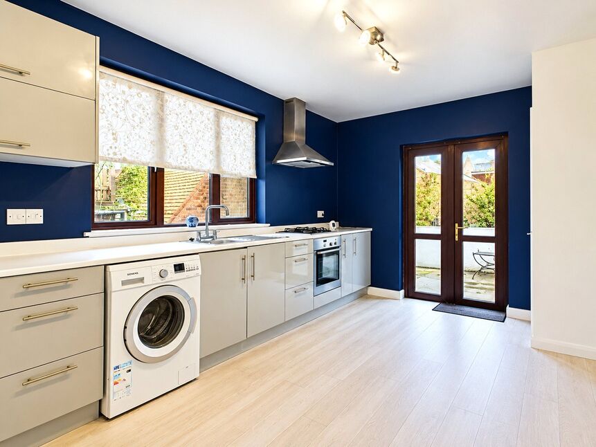 3 bedroom Flat for sale