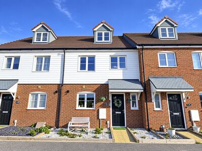 4 bedroom Mid Terrace House for sale