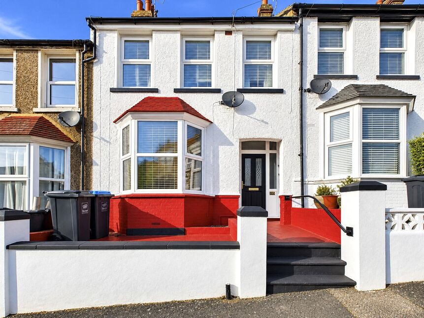 3 bedroom Mid Terrace House for sale