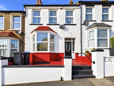 3 bedroom Mid Terrace House for sale
