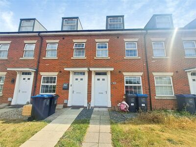 3 bedroom Mid Terrace House for sale