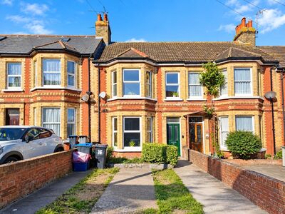 2 bedroom Mid Terrace House for sale