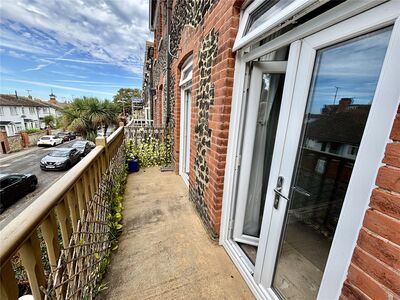 Cedric Road, 2 bedroom Flat to rent, &pound;1,100 pcm