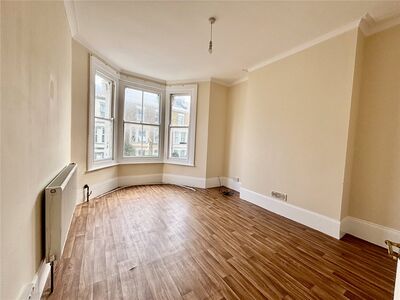 Gordon Road, 2 bedroom Flat to rent, &pound;900 pcm