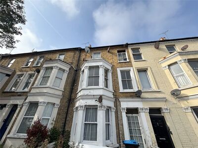 Gordon Road, 2 bedroom Flat to rent, &pound;900 pcm