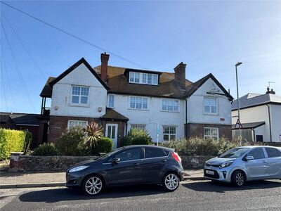 Cliff Road, 2 bedroom Flat to rent, &pound;1,100 pcm