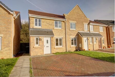 Arkless Grove, 3 bedroom Semi Detached House to rent, &pound;725 pcm