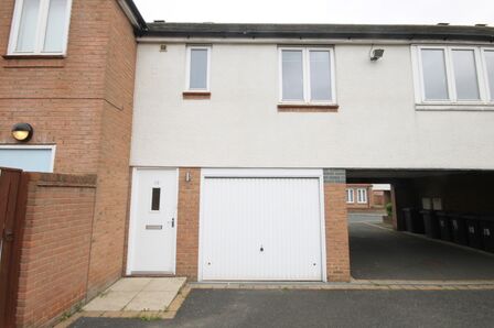 Southernwood, 2 bedroom Flat to rent, &pound;625 pcm