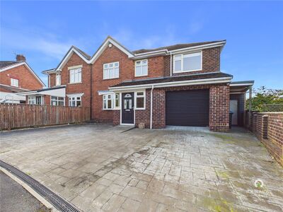 4 bedroom Semi Detached House to rent