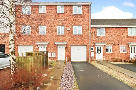 The Green, 4 bedroom Mid Terrace House to rent, £1,200 pcm