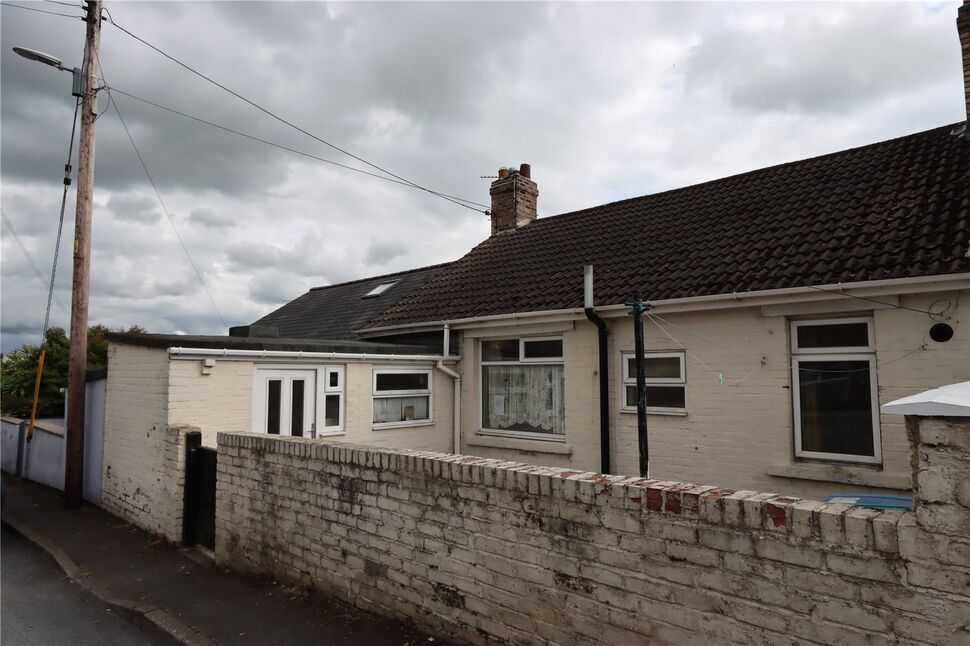 3 bedroom Mid Terrace Bungalow for sale