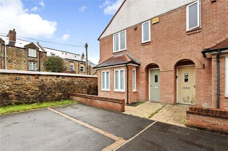 Rosemary Close, 3 bedroom End Terrace House to rent, £900 pcm