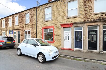 Gladstone Street, 2 bedroom Mid Terrace Flat for sale, £74,950