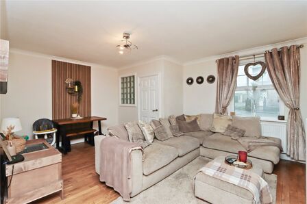 2 bedroom Mid Terrace House for sale