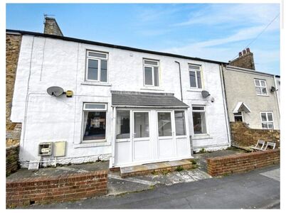 2 bedroom Mid Terrace Flat to rent