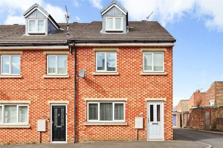 4 bedroom End Terrace House to rent